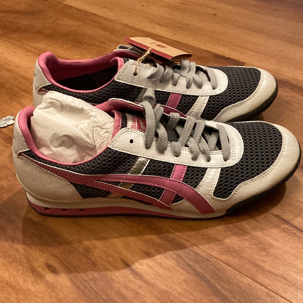 NWT ASICS by Onitsuka Tiger Sz. 10.5 women’s
